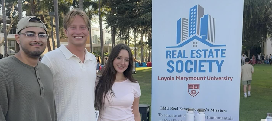 Students in the Real Estate Society at the Student Engagement Fair